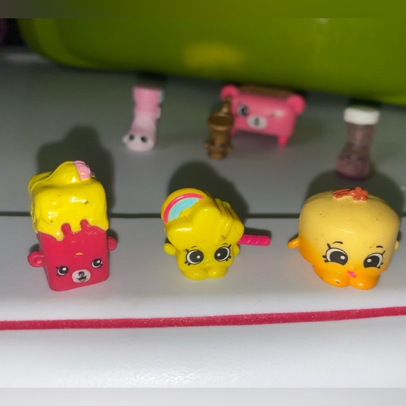 Over 25 Shopkins Bundle/Lot Petkins Exclusives Rare Holiday - Picture 6 of 10